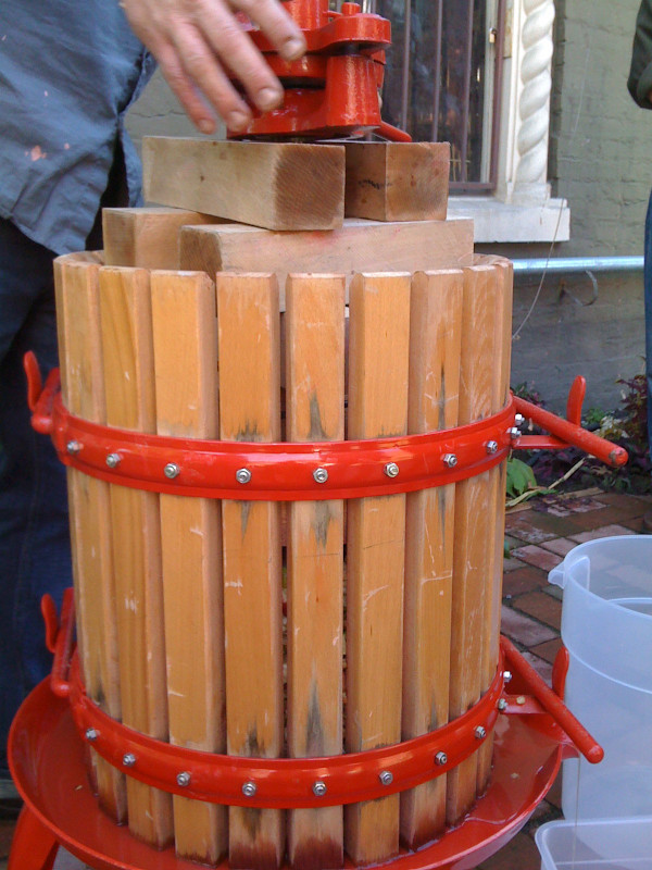 Cider apple press